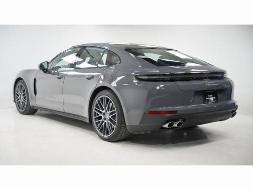 2026 Porsche Panamera 4