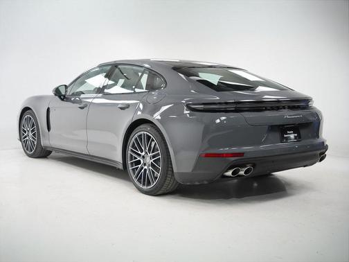 2026 Porsche Panamera 4