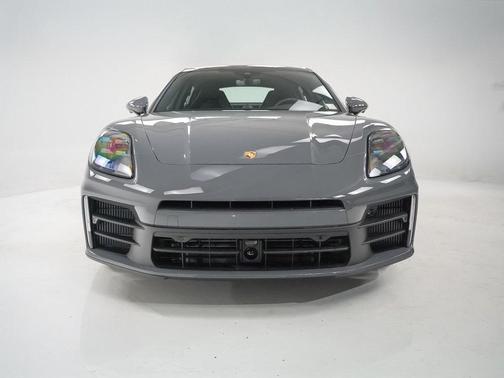 2026 Porsche Panamera 4