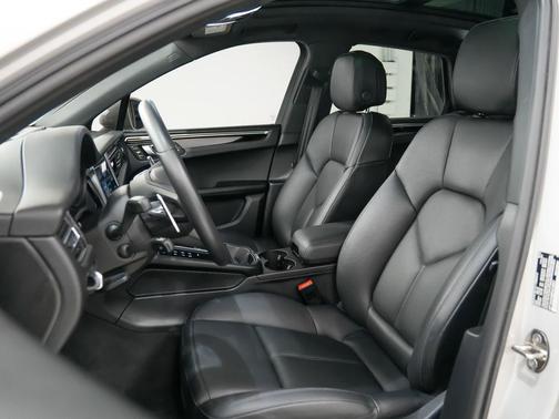 Chalk 2023 Porsche Macan Macan