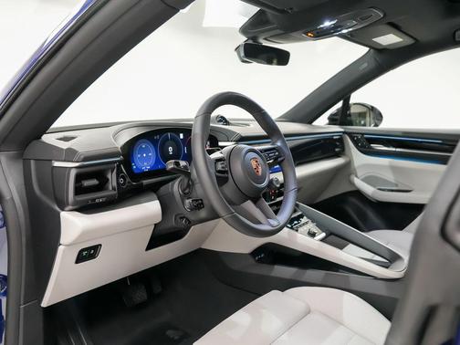 2026 Porsche Macan 4