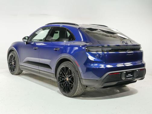 2026 Porsche Macan 4