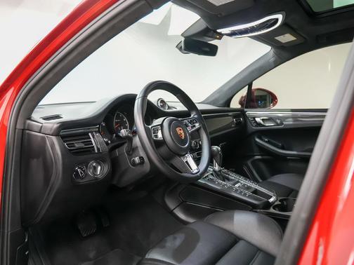 Carmine Red 2020 Porsche Macan Macan Turbo
