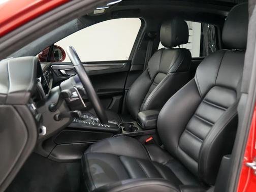 Carmine Red 2020 Porsche Macan Macan Turbo
