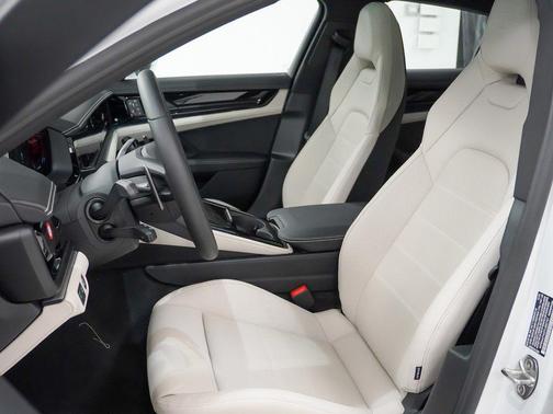 2026 Porsche Panamera 4