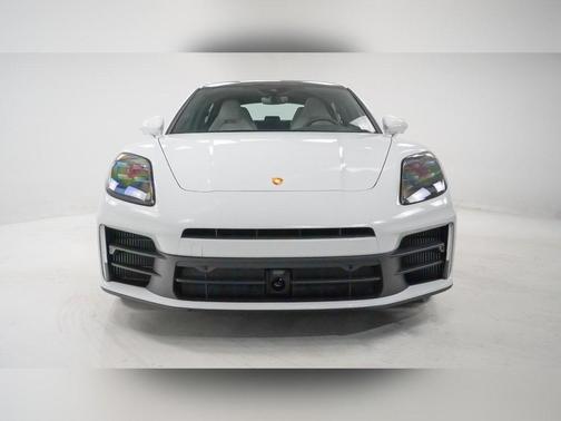 2026 Porsche Panamera 4
