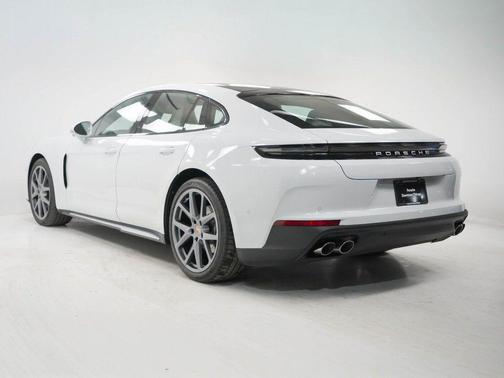 2026 Porsche Panamera 4