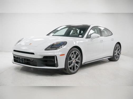 2026 Porsche Panamera 4
