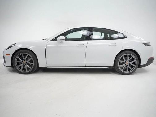 2026 Porsche Panamera 4