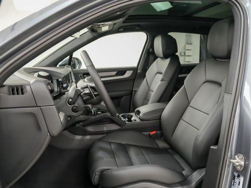 Vanadium Grey Metallic 2026 Porsche Cayenne Cayenne