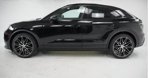 2025 Porsche Macan 4