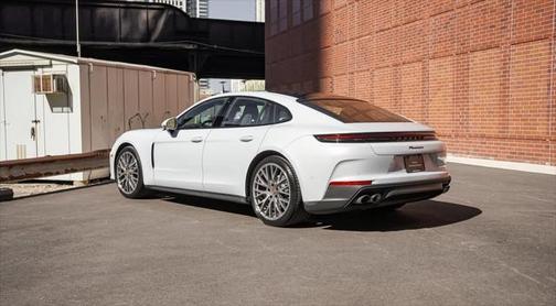 2024 Porsche Panamera 4