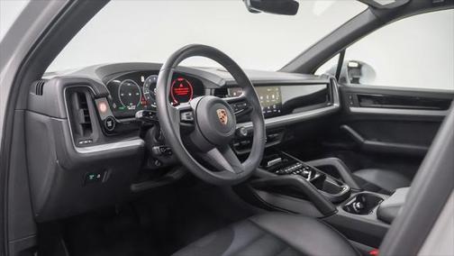 2024 Porsche Cayenne Base (Tiptronic)