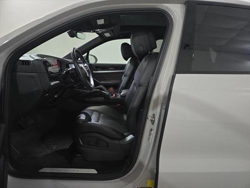 2024 Porsche Cayenne Base (Tiptronic)