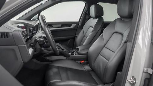2024 Porsche Cayenne Base (Tiptronic)