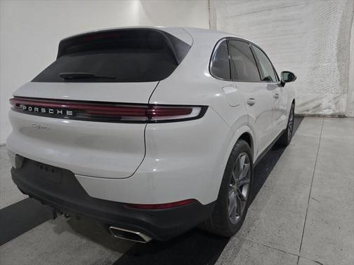 2024 Porsche Cayenne Base (Tiptronic)