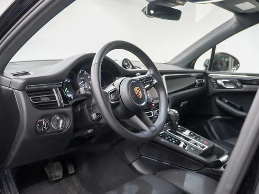 2025 Porsche Macan S