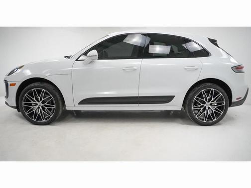 2022 Porsche Macan Base (PDK)