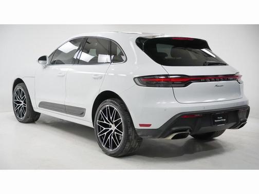 2022 Porsche Macan Base (PDK)