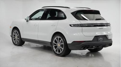 2024 Porsche Cayenne Base (Tiptronic)
