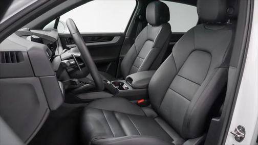 2024 Porsche Cayenne Base (Tiptronic)