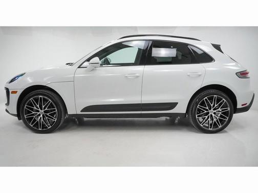 2025 Porsche Macan T