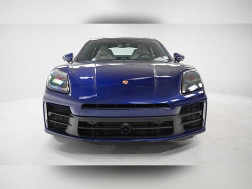 2026 Porsche Panamera 4