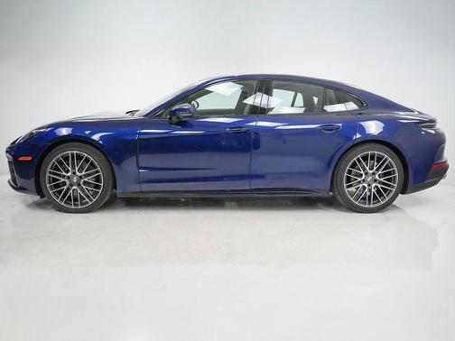 2026 Porsche Panamera 4
