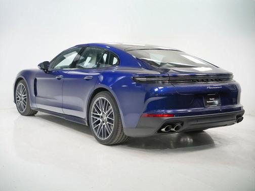 2026 Porsche Panamera 4