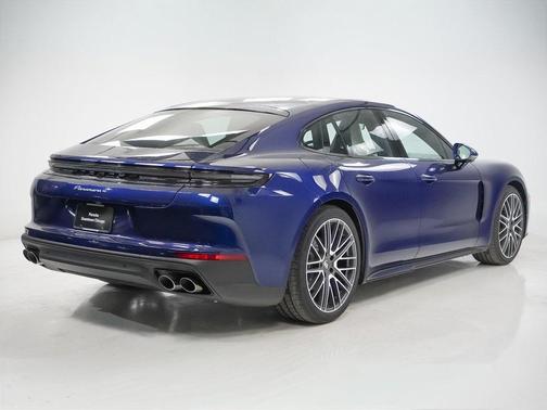 2026 Porsche Panamera 4