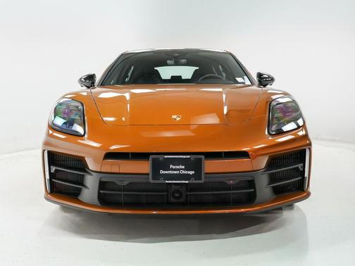 Madeira Gold Metallic 2025 Porsche Panamera 4