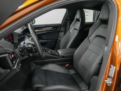 2025 Porsche Panamera 4