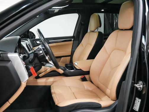 Black 2016 Porsche Cayenne Cayenne
