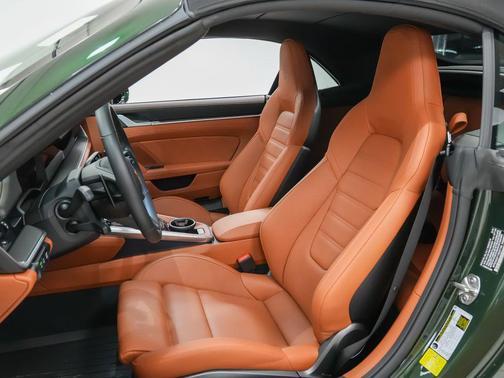 Oak Green Metallic Neo 2026 Porsche 911 911 Carrera S