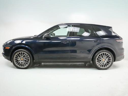 Moonlight Blue Metallic 2023 Porsche Cayenne Platinum Edition
