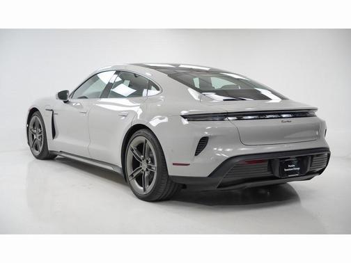 2025 Porsche Taycan Turbo