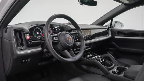 2024 Porsche Cayenne Base (Tiptronic)