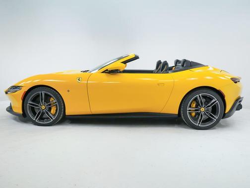 2025 Ferrari Roma Spider Base