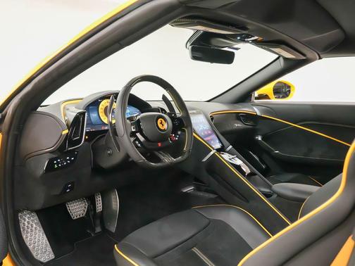 2025 Ferrari Roma Spider Base