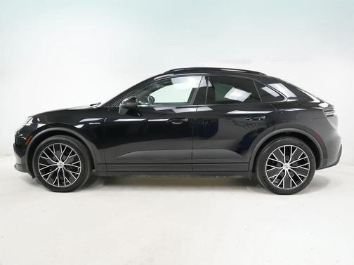 Jet Black Metallic 2025 Porsche Macan Macan Electric 4