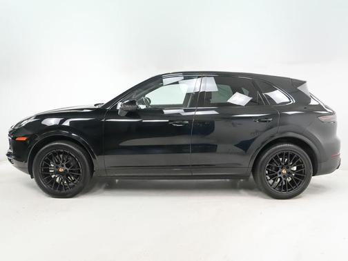 Black 2023 Porsche Cayenne Cayenne