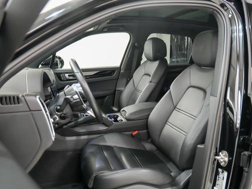 Black 2023 Porsche Cayenne Cayenne