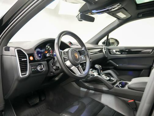 Black 2023 Porsche Cayenne Cayenne