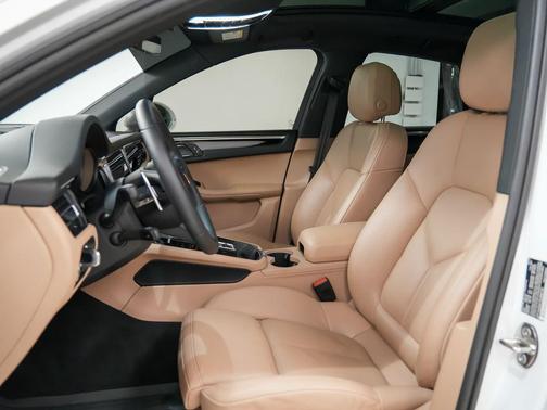 Carrara White Metallic 2025 Porsche Macan Macan
