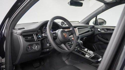 2025 Porsche Macan T