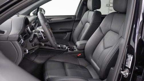 2025 Porsche Macan T
