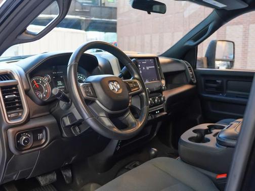 2024 RAM 3500 Tradesman Crew Cab 4x4 8' Box