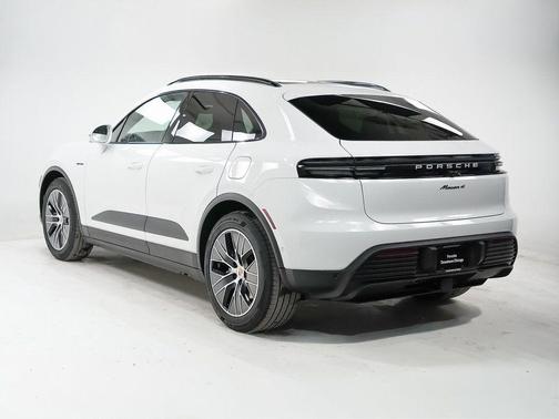 2026 Porsche Macan 4