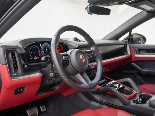 2025 Porsche Cayenne S