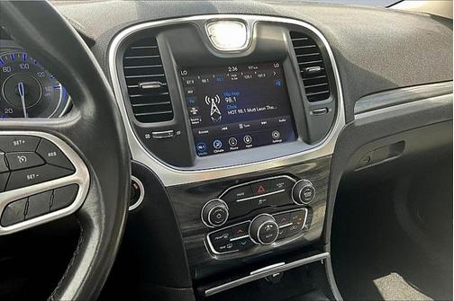 2021 Chrysler 300 Touring